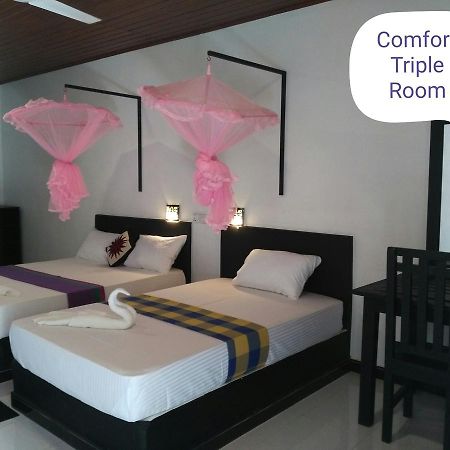 Golden Beach Inn Тринкомале Екстериор снимка