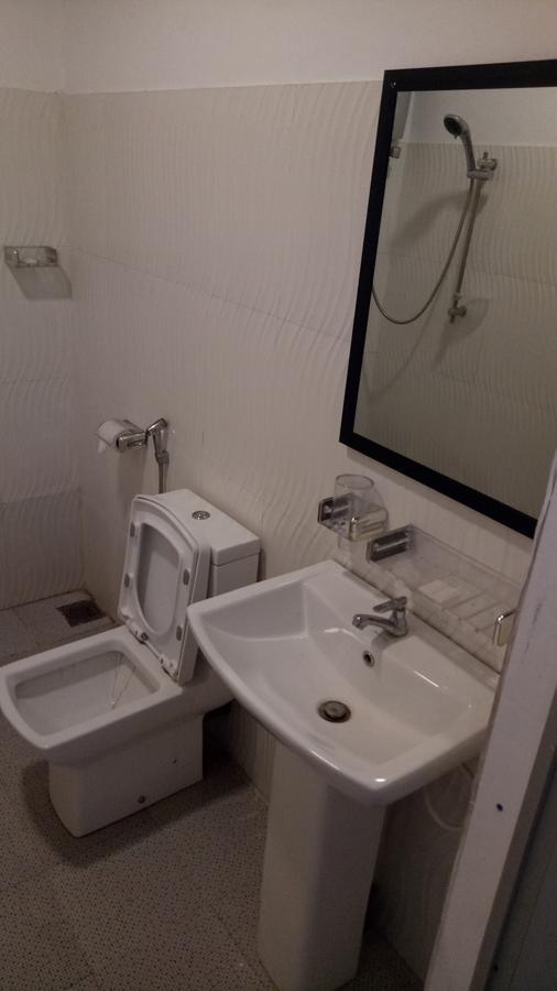 Golden Beach Inn Тринкомале Екстериор снимка