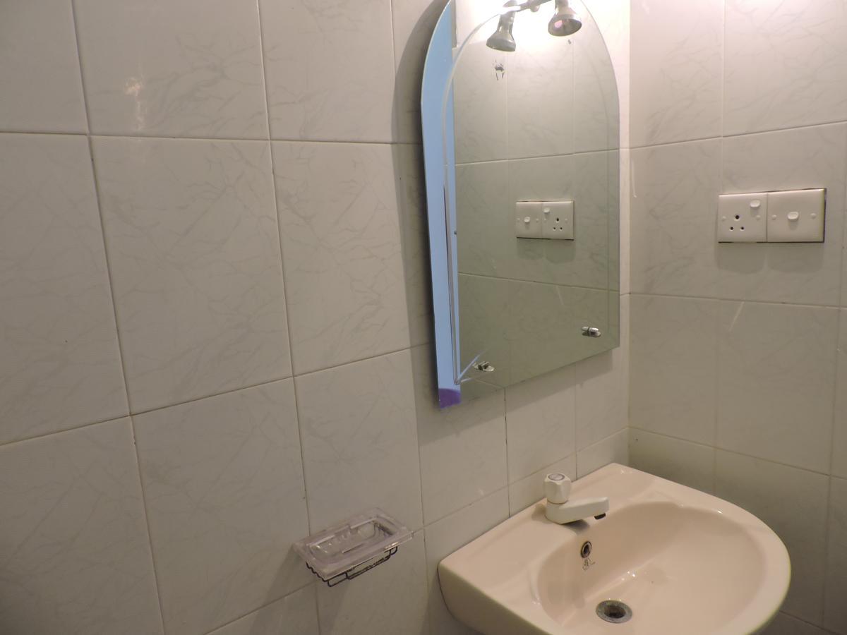 Golden Beach Inn Тринкомале Екстериор снимка