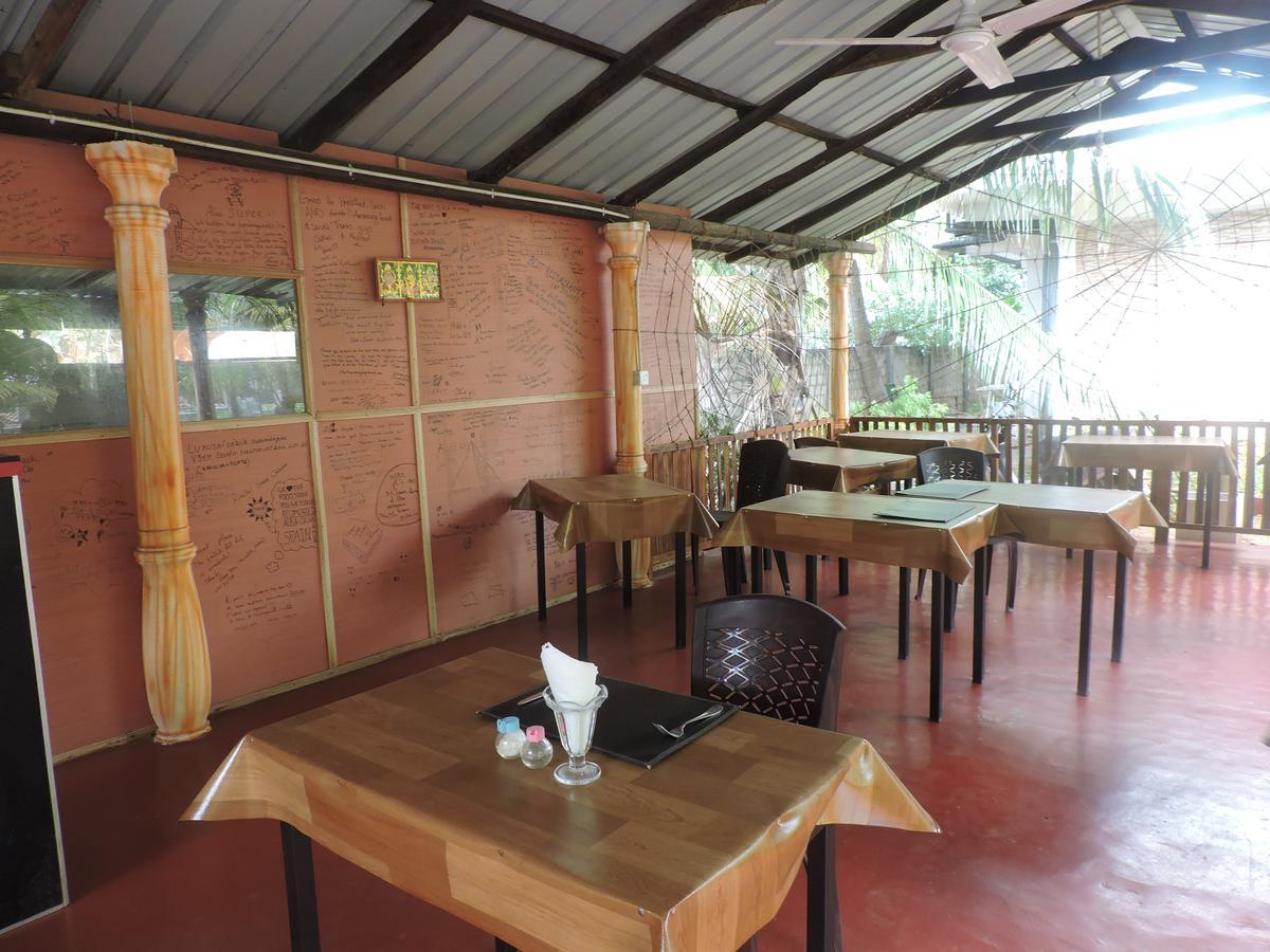 Golden Beach Inn Тринкомале Екстериор снимка