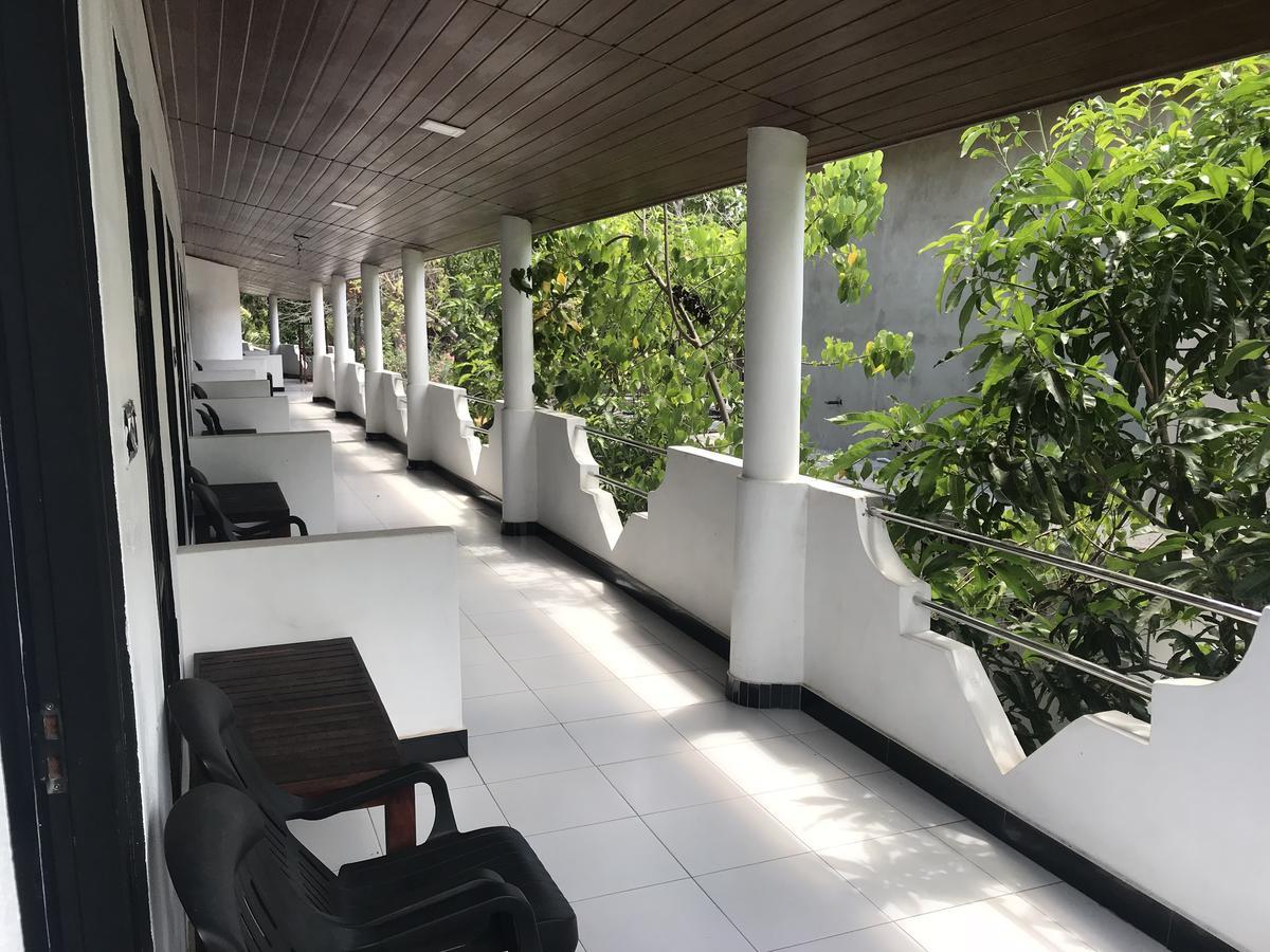Golden Beach Inn Тринкомале Екстериор снимка