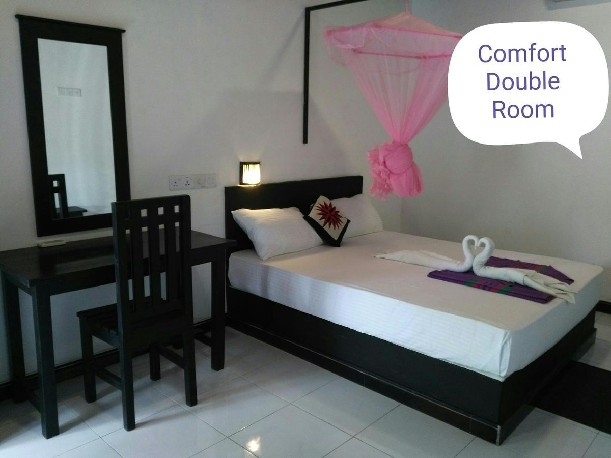 Golden Beach Inn Тринкомале Екстериор снимка